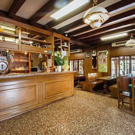 Albergo Ristorante Da Felice Loria Exteriör bild