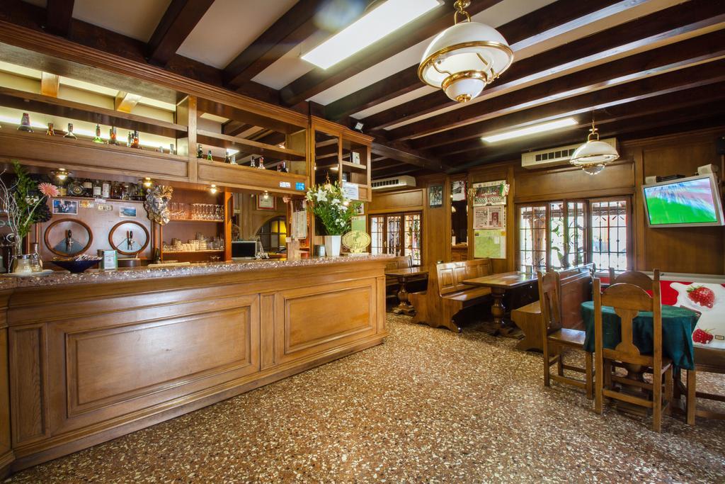 Albergo Ristorante Da Felice Loria Exteriör bild
