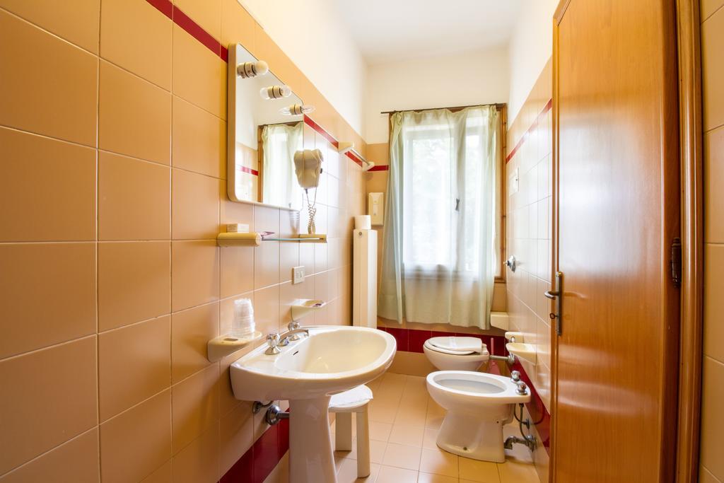 Albergo Ristorante Da Felice Loria Exteriör bild