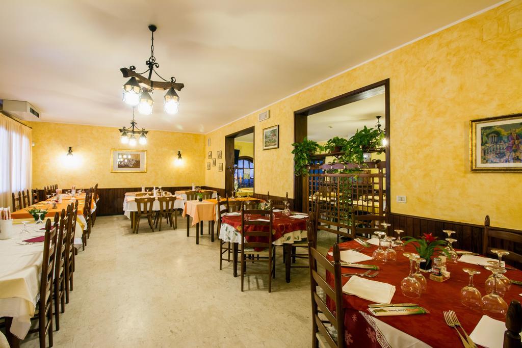 Albergo Ristorante Da Felice Loria Exteriör bild